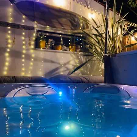Privat bolig Evasion Tropicale - D'artiste Avec Jacuzzi Prive Dans Un Jardin Exotique Mérignac