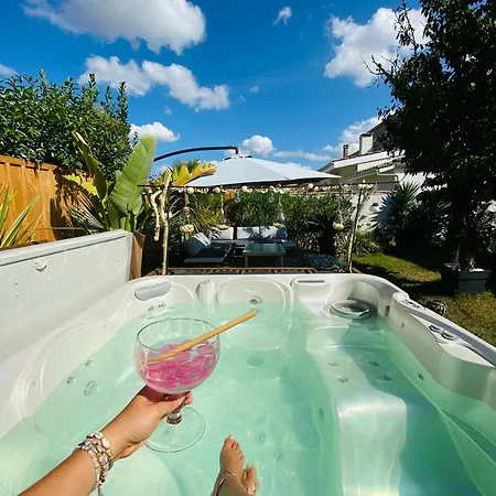 Evasion Tropicale - D'artiste Avec Jacuzzi Prive Dans Un Jardin Exotique Pansiyon