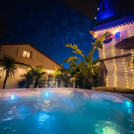 Privat bolig Evasion Tropicale - D'artiste Avec Jacuzzi Prive Dans Un Jardin Exotique