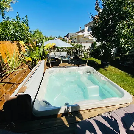 Evasion Tropicale - D'artiste Avec Jacuzzi Prive Dans Un Jardin Exotique Pansiyon