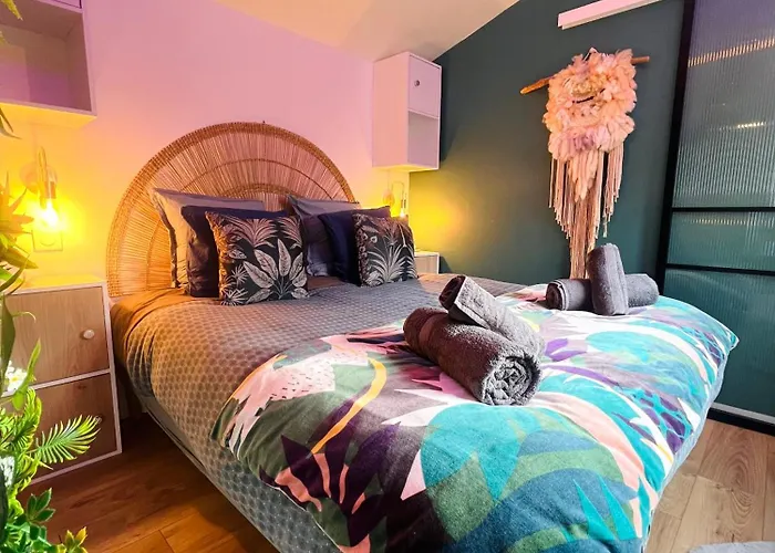 évasion Tropicale - Artiste Bali&jacuzzi Pour Le Avec Baignoire Habitación en casa particular Mérignac